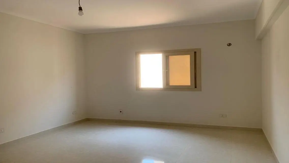 شقة رائعة للإيجار بمساحة 370 متر