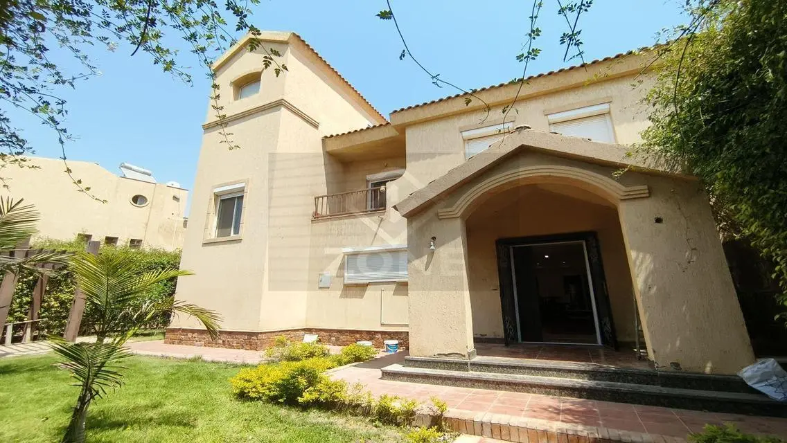 Luxury Villa for Sale with 300 m² Space