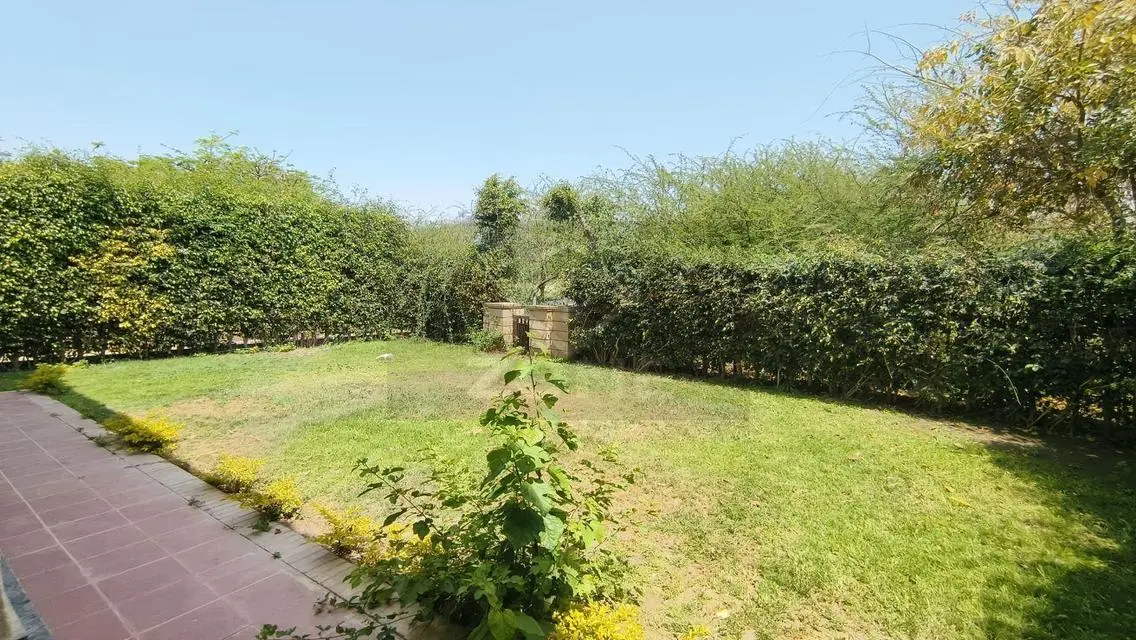 Luxury Villa for Sale with 300 m² Space