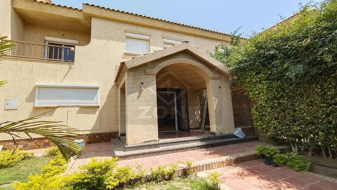 Luxury Villa for Sale with 300 m² Space