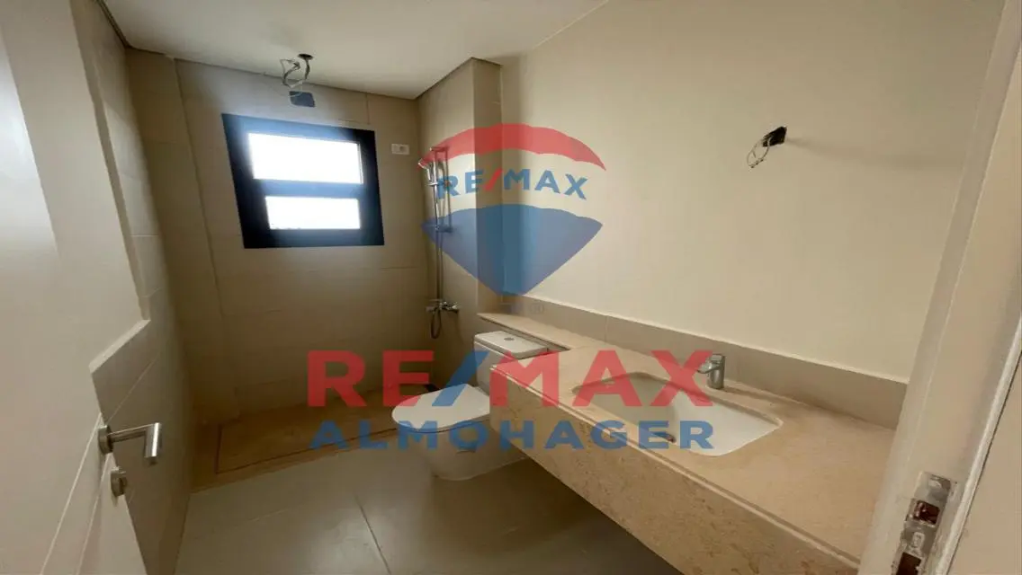 Luxurious Apartment with Complete Services in a Prime Area