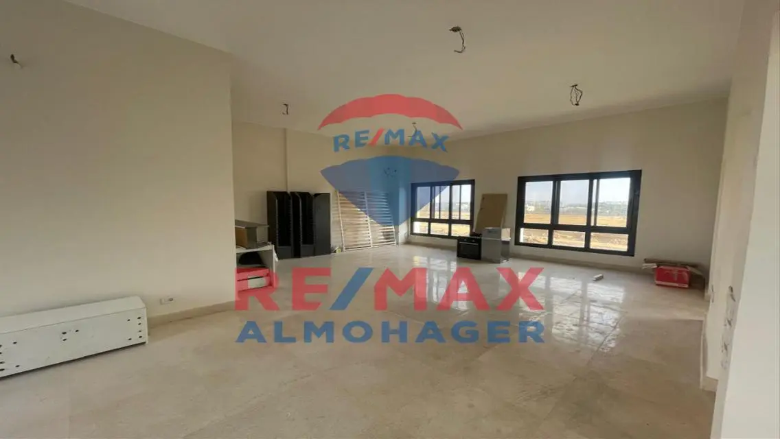 Luxurious Apartment with Complete Services in a Prime Area