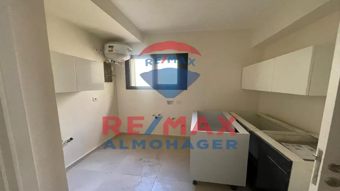 Luxurious Apartment with Complete Services in a Prime Area