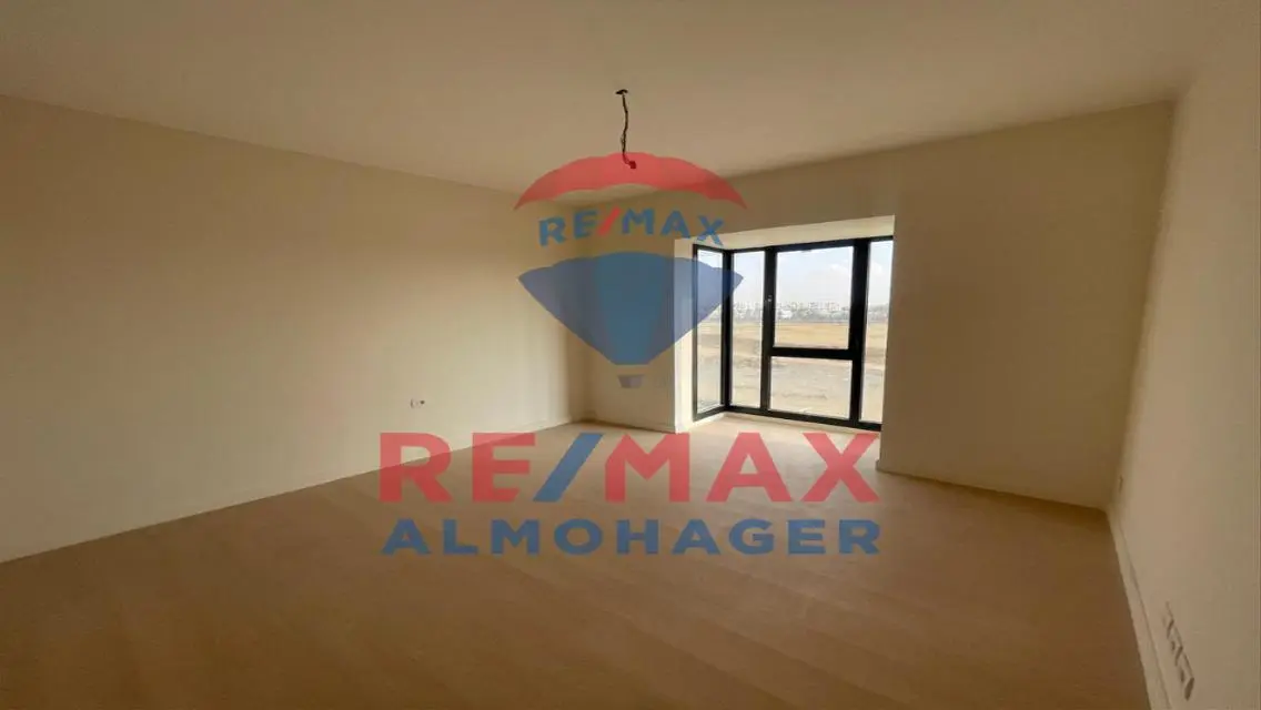 Luxurious Apartment with Complete Services in a Prime Area