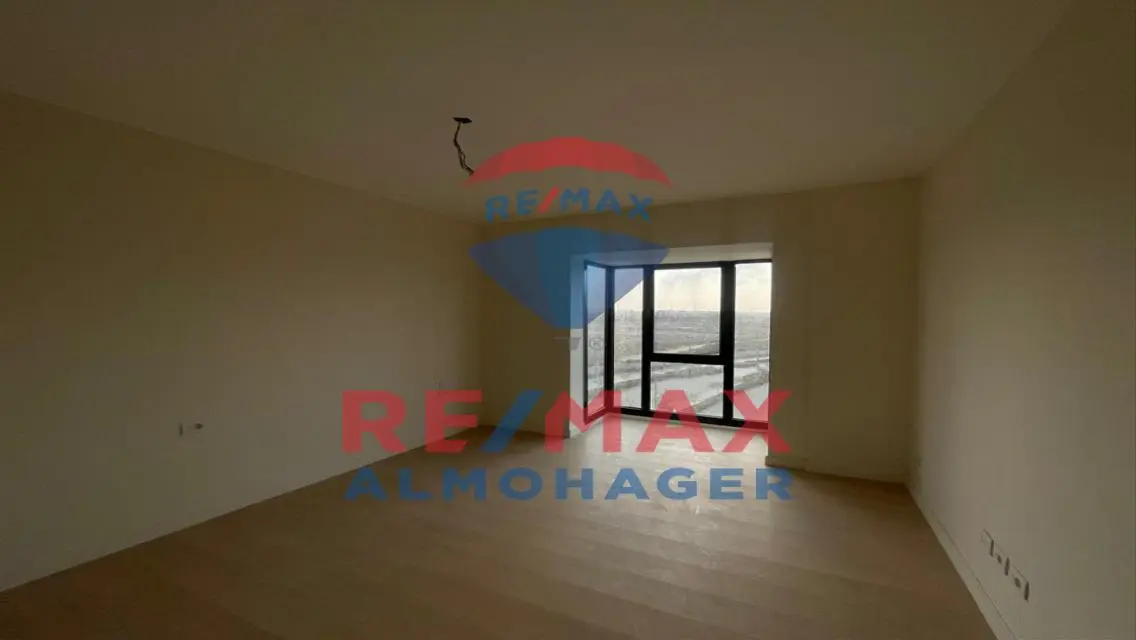 Luxurious Apartment with Complete Services in a Prime Area