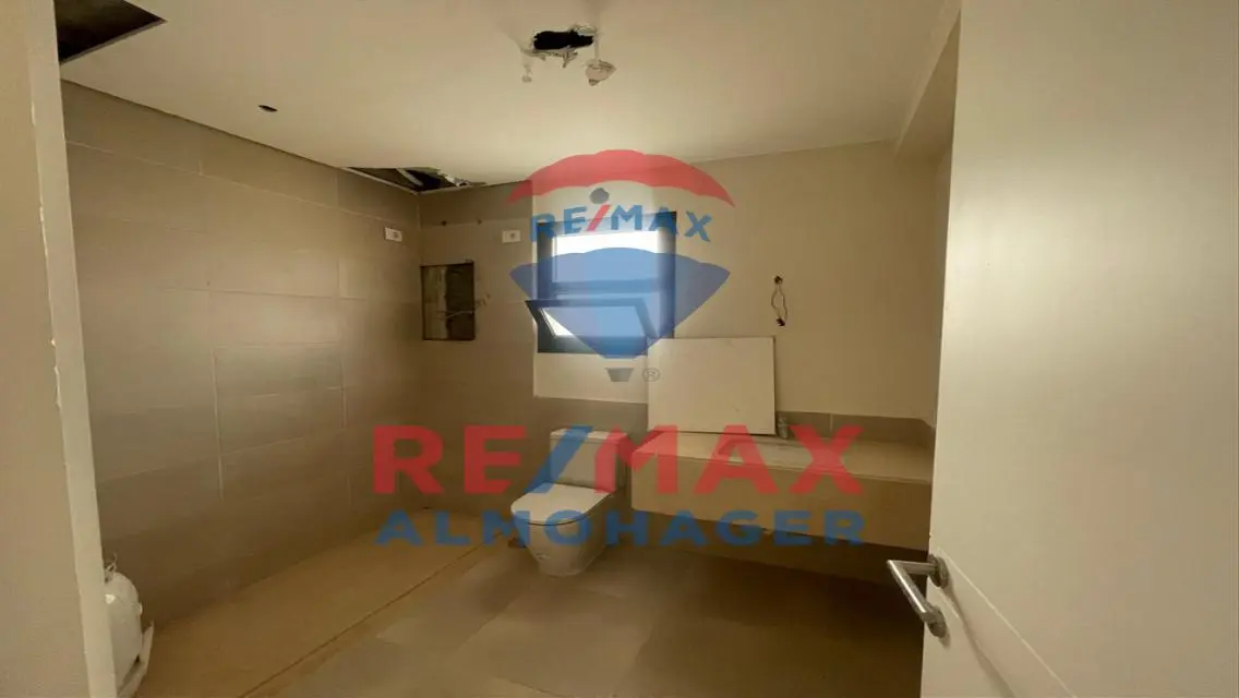 Luxurious Apartment with Complete Services in a Prime Area