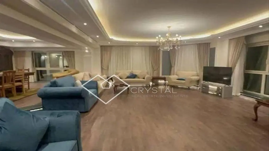Luxury Villa Overlooking Lakes in Prime Location