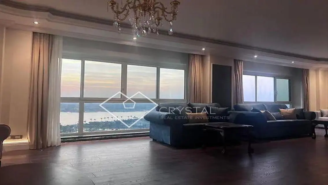 Luxury Villa Overlooking Lakes in Prime Location