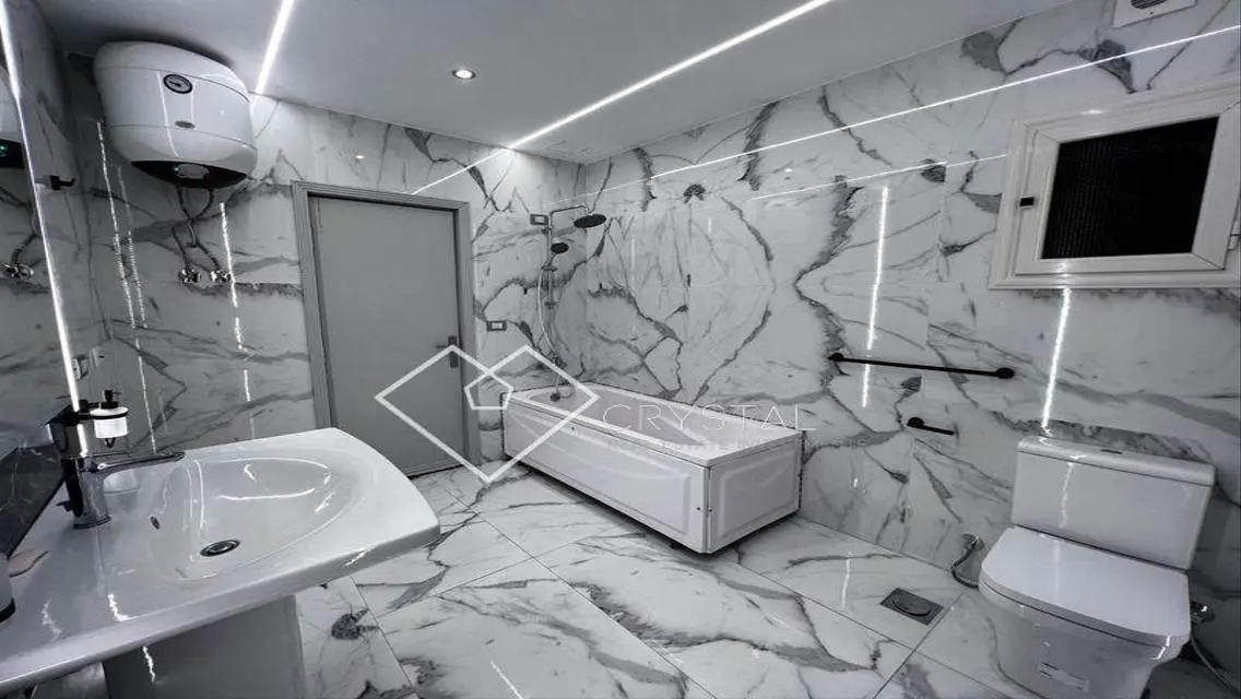 Luxury Villa Overlooking Lakes in Prime Location