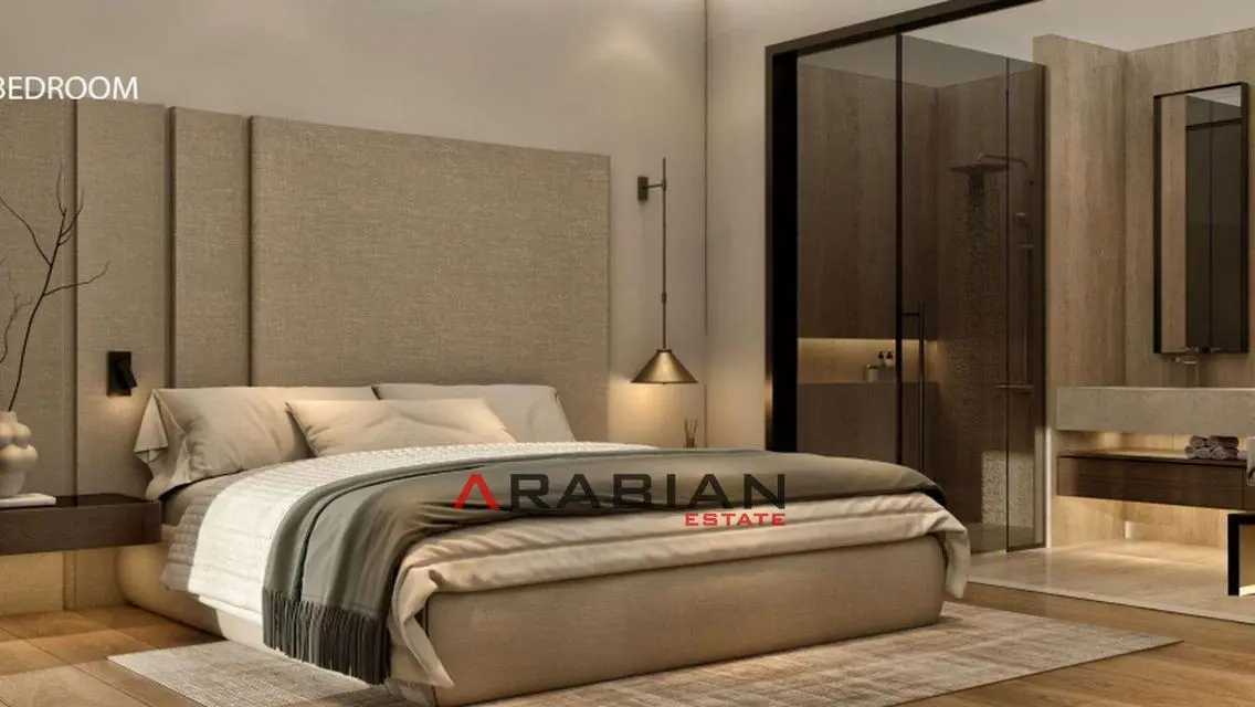 Luxury Apartment with Stunning Lake View