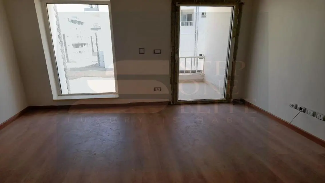 Luxury Apartment in Giza - 3 Bedrooms and 5 Bathrooms