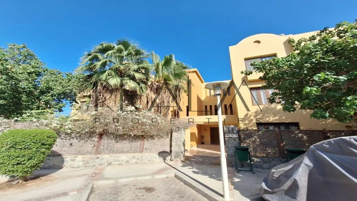 Luxury Property with Stunning Views and Private Garden