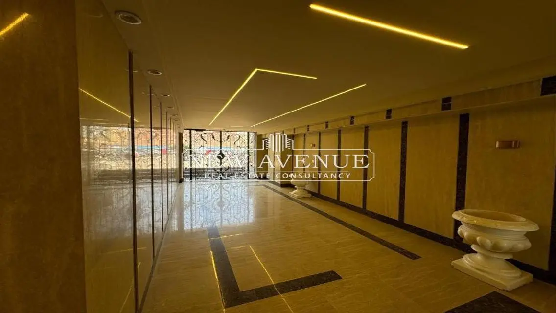 1000 sqm Office with Excellent Amenities
