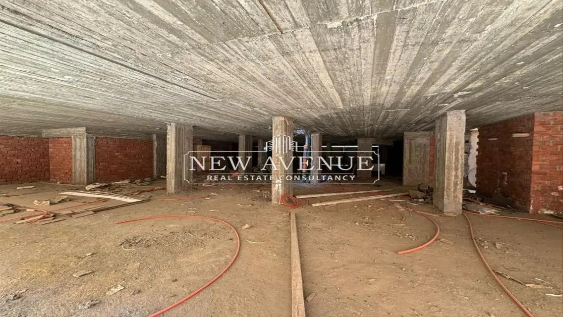 1000 sqm Office with Excellent Amenities