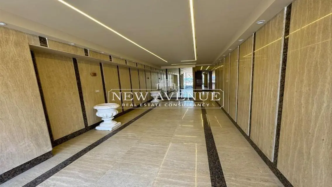 1000 sqm Office with Excellent Amenities