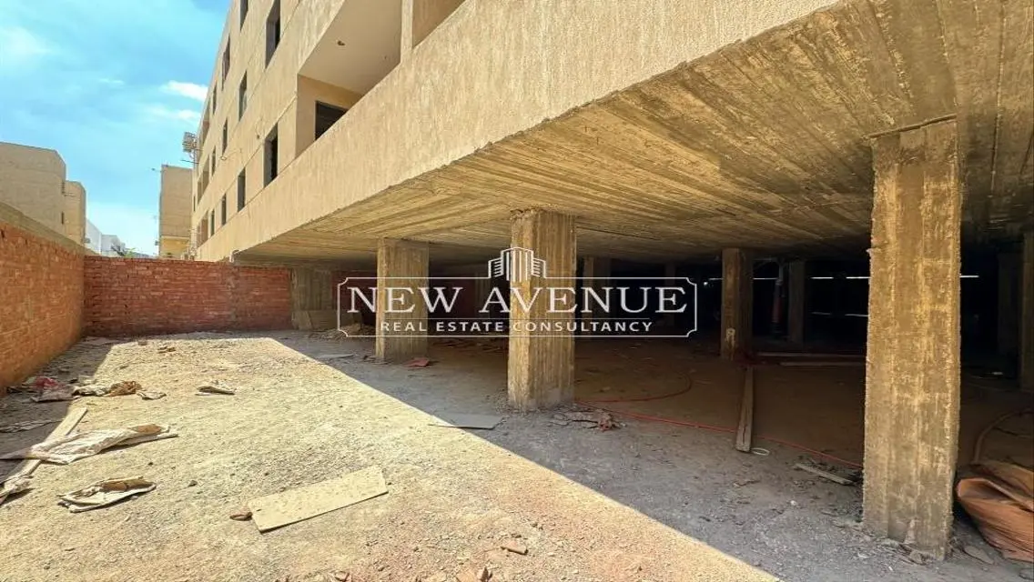 1000 sqm Office with Excellent Amenities