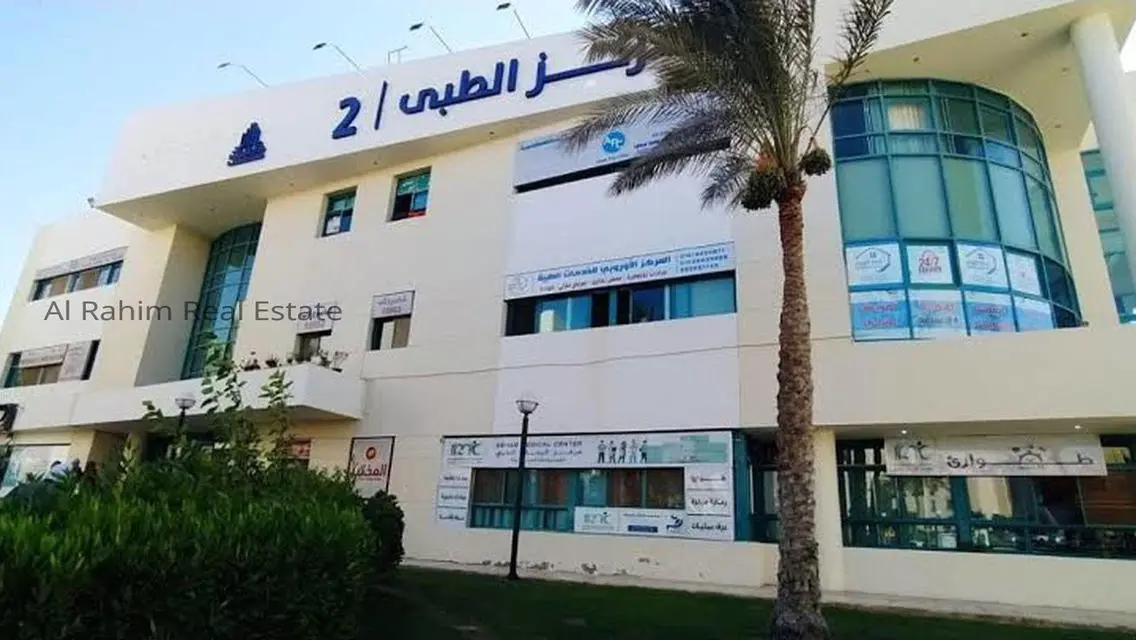 عقار فخم بمساحة واسعة بسعر مميز