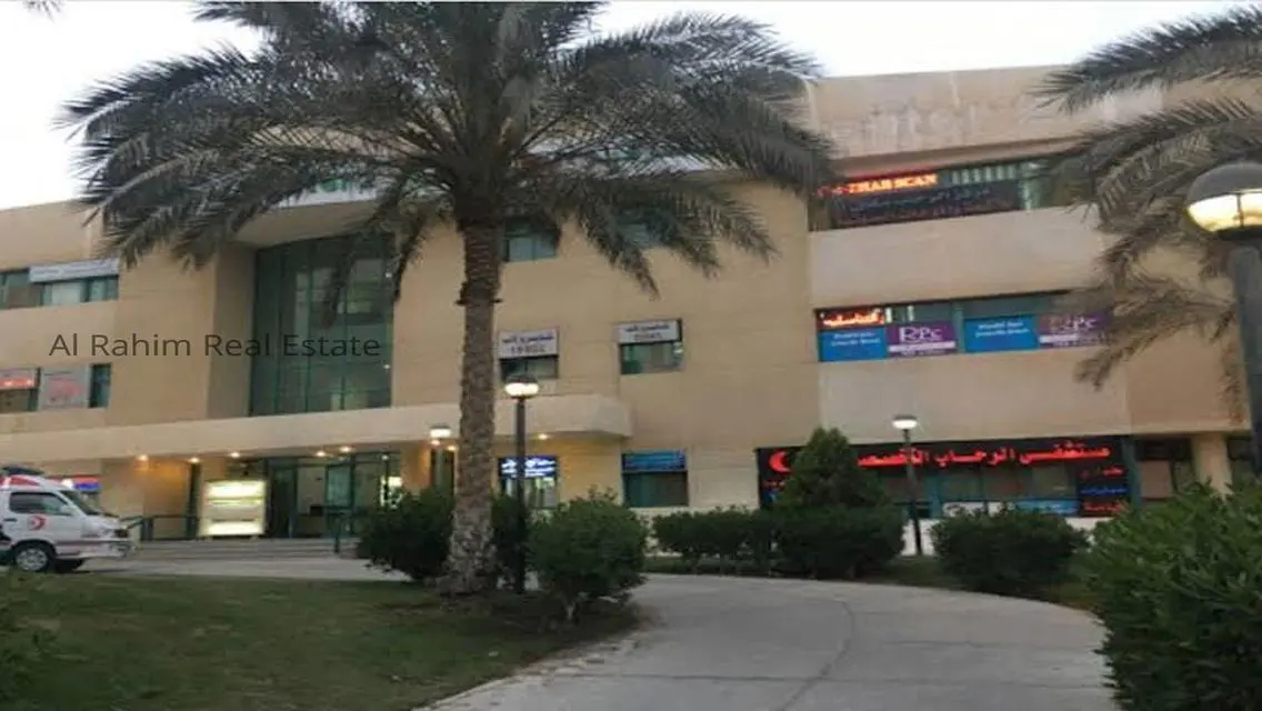 عقار فخم بمساحة واسعة بسعر مميز