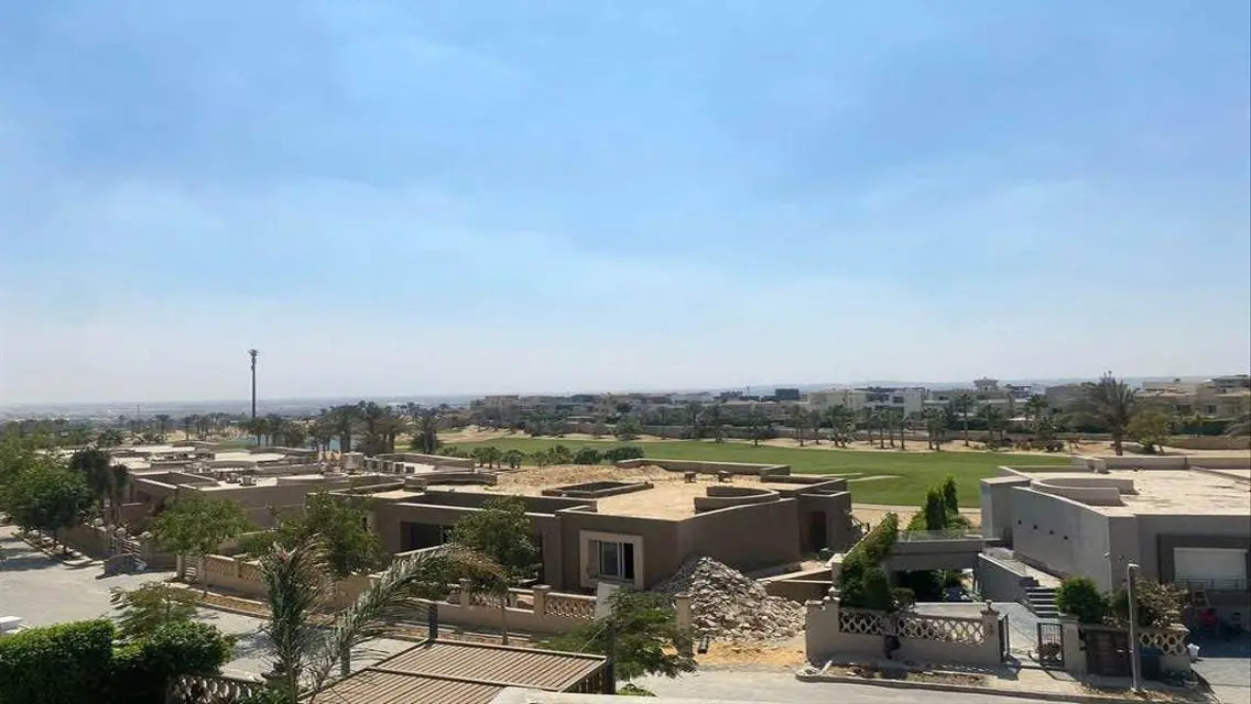 فيلا فاخرة للبيع بمساحة واسعة وحديقة خاصة
