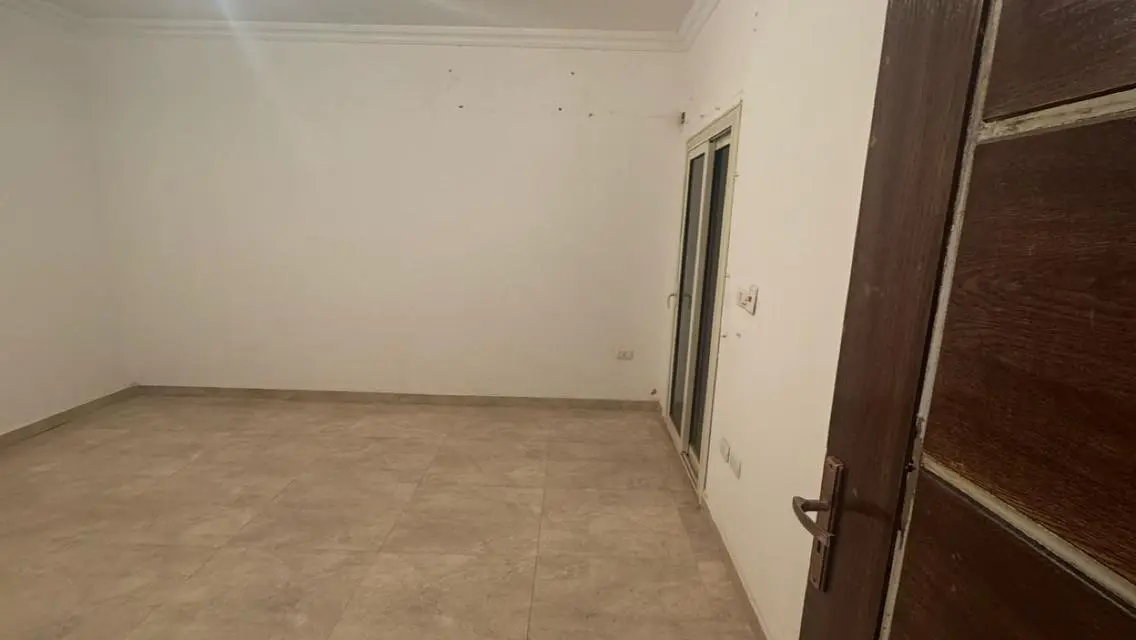 شقة مميزة للإيجار مع شرفة بإطلالة رائعة