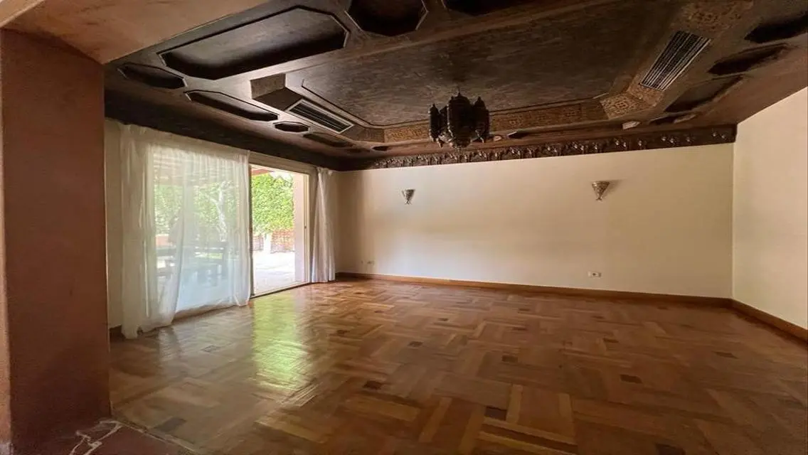 Luxury Apartment with Private Garden and Pool