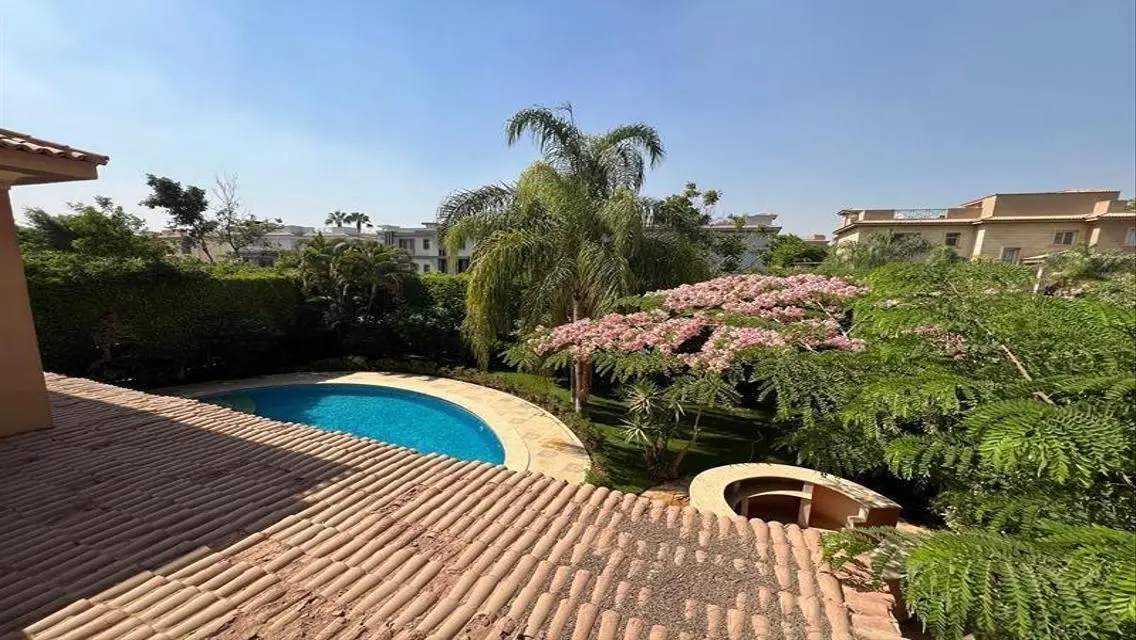 Luxury Apartment with Private Garden and Pool