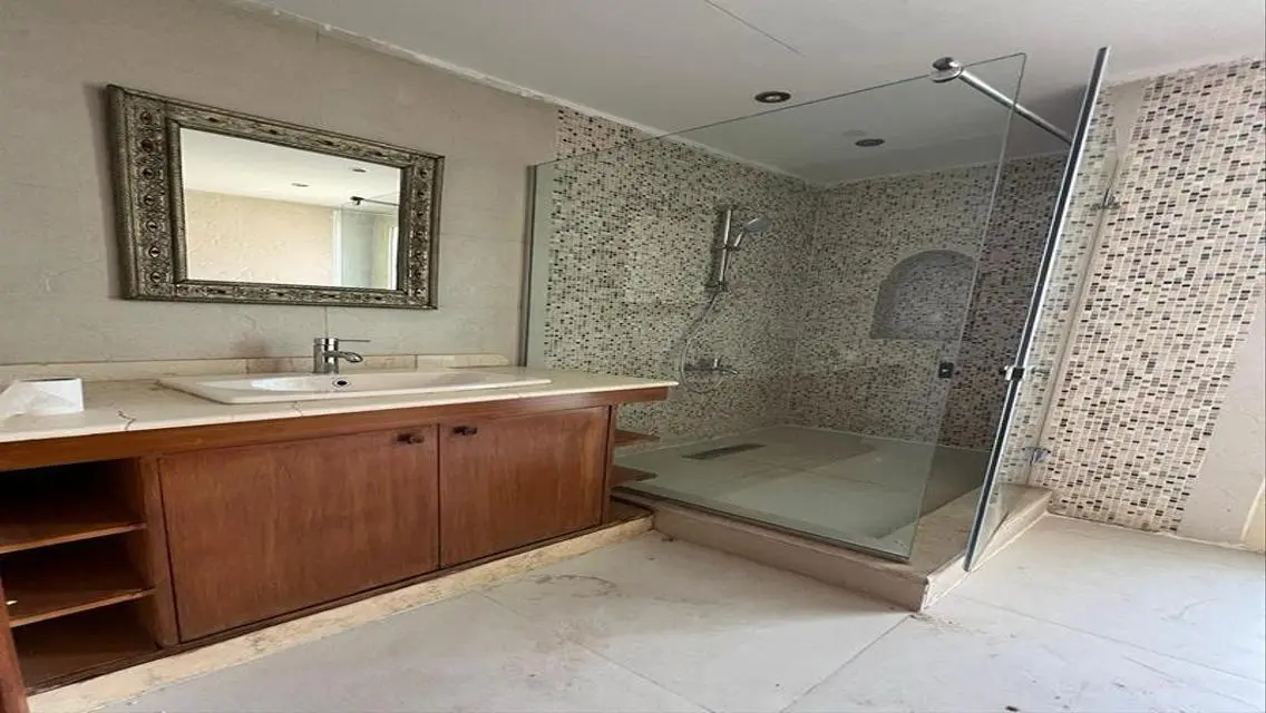 Luxury Apartment with Private Garden and Pool