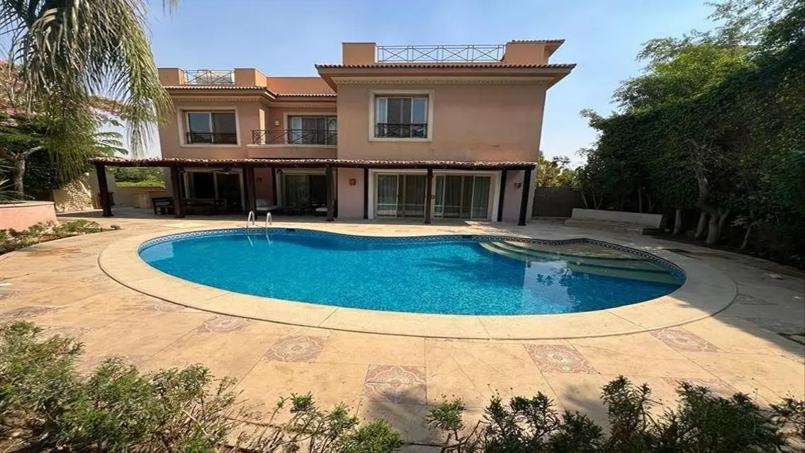 Luxury Apartment with Private Garden and Pool