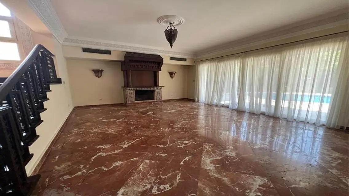 Luxury Apartment with Private Garden and Pool
