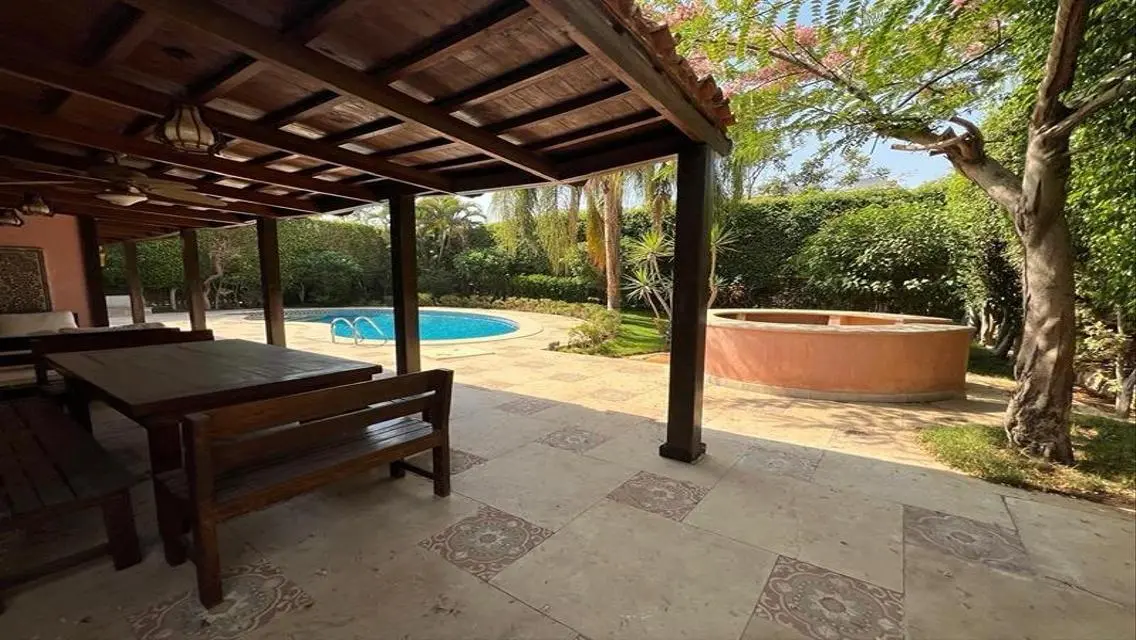 Luxury Apartment with Private Garden and Pool