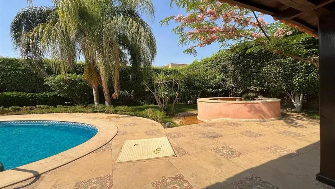 Luxury Apartment with Private Garden and Pool