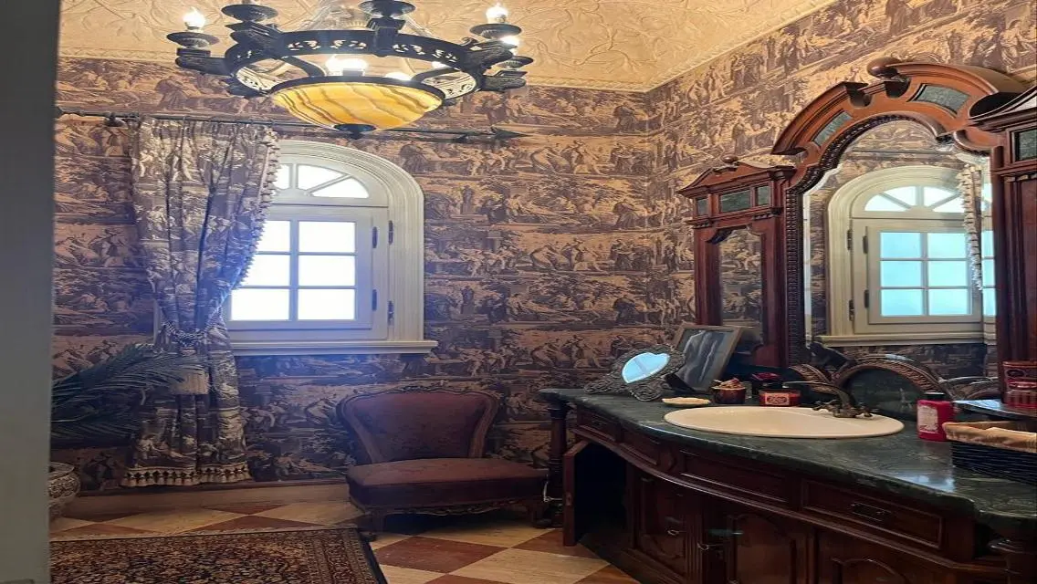 Stunning Villa with 1840 sqm Space, Private Garden and Pool