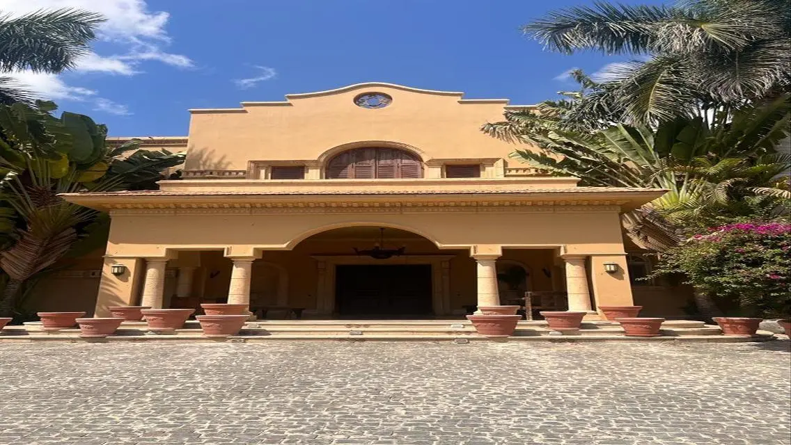 Stunning Villa with 1840 sqm Space, Private Garden and Pool