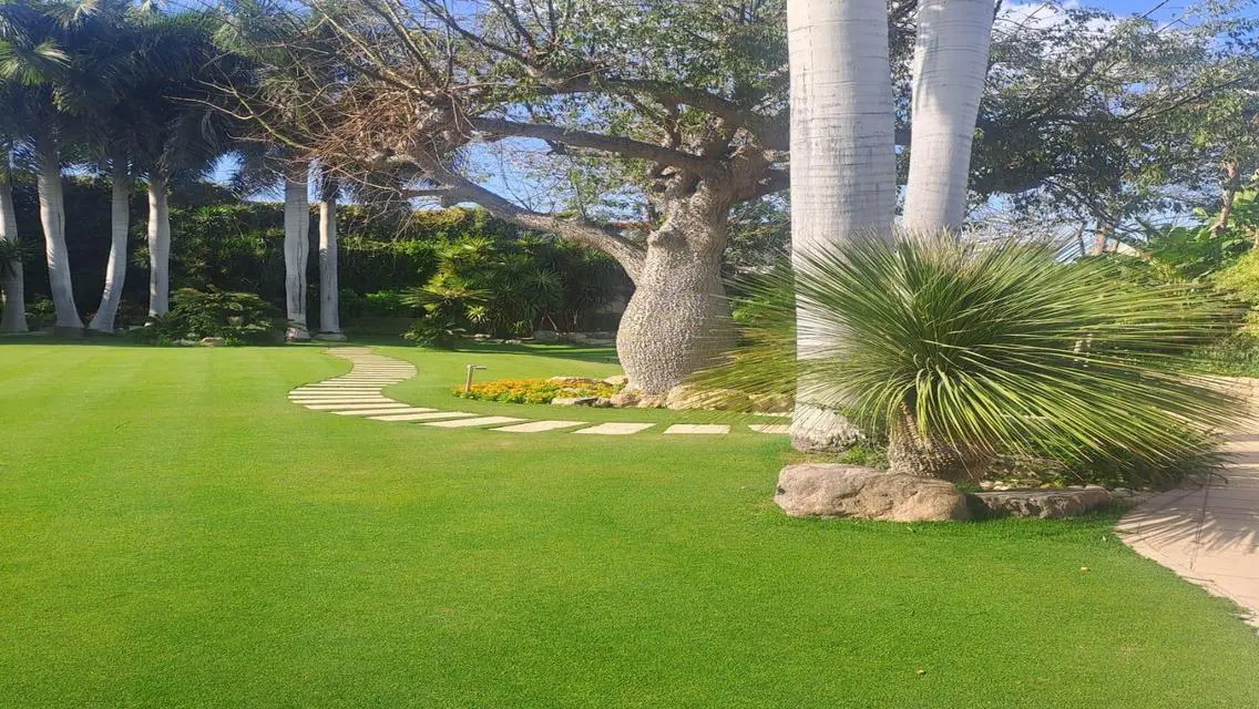 Stunning Villa with 1840 sqm Space, Private Garden and Pool
