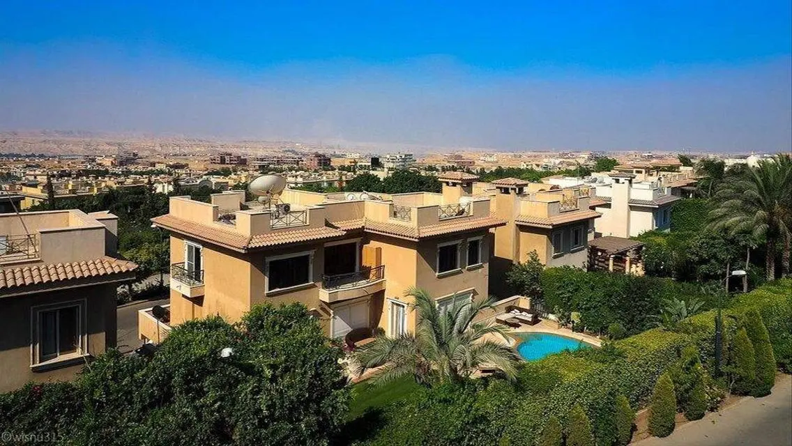 فيلا فاخرة للبيع في قلب المدينة