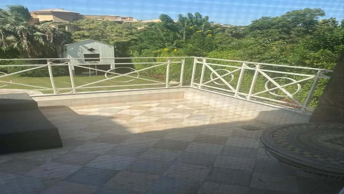 فيلا فاخرة للبيع بتصميم متميز بمساحة كبيرة