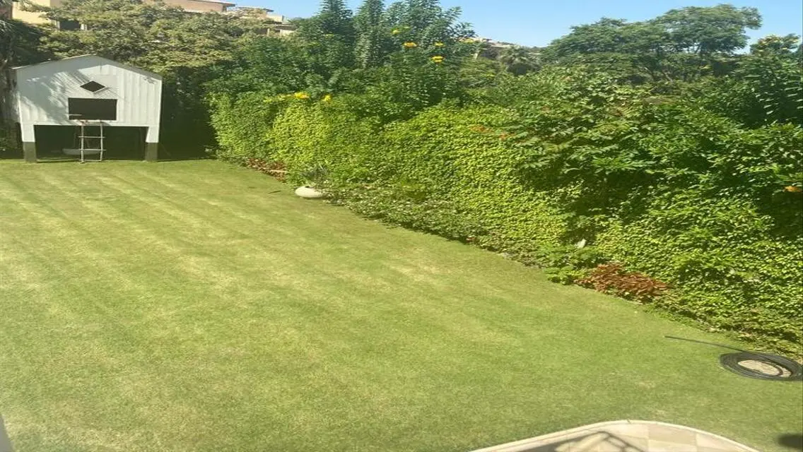 فيلا فاخرة للبيع بتصميم متميز بمساحة كبيرة