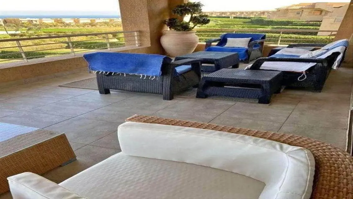 فيلا فاخرة للبيع بمساحة واسعة مع مسبح خاص وحديقة
