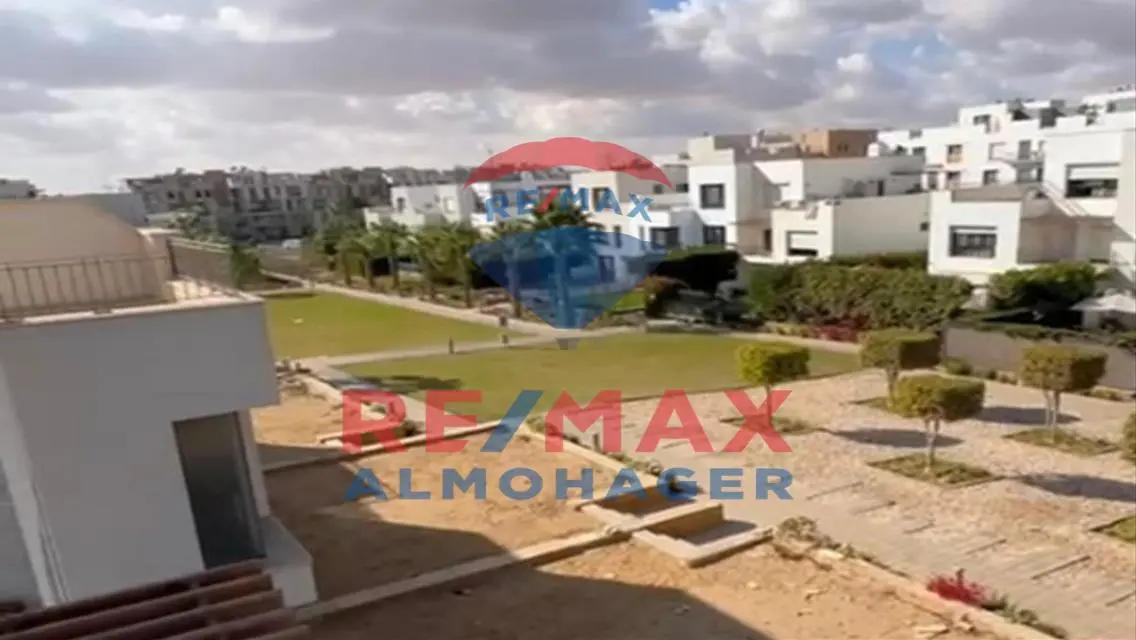 شقة فاخرة بمساحة واسعة وتصميم أنيق