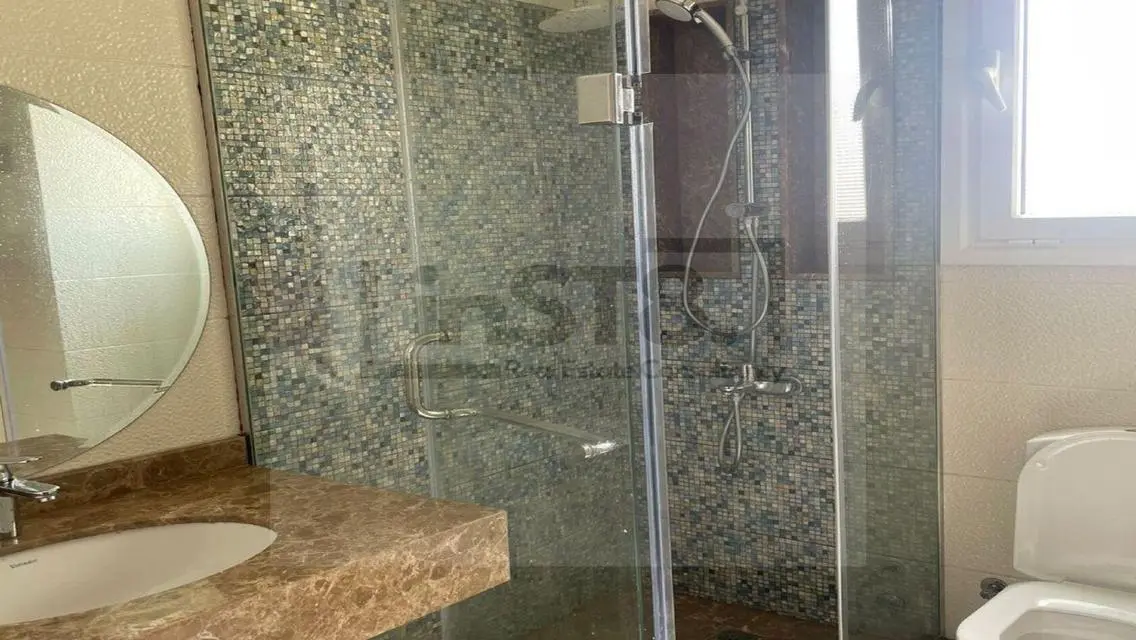 فيلا فاخرة بمساحة كبيرة للإيجار