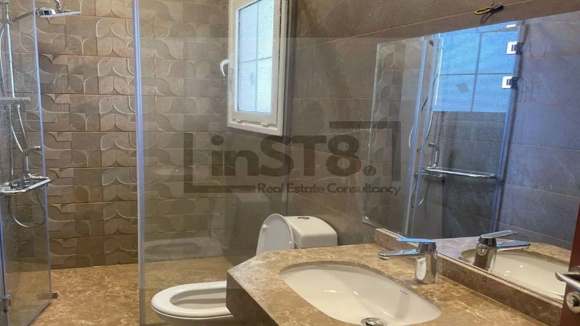 فيلا فاخرة بمساحة كبيرة للإيجار