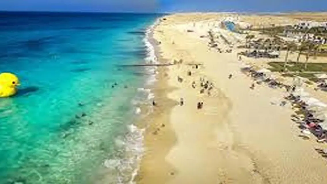 فيلا فاخرة مع حديقة ومسبح مشترك