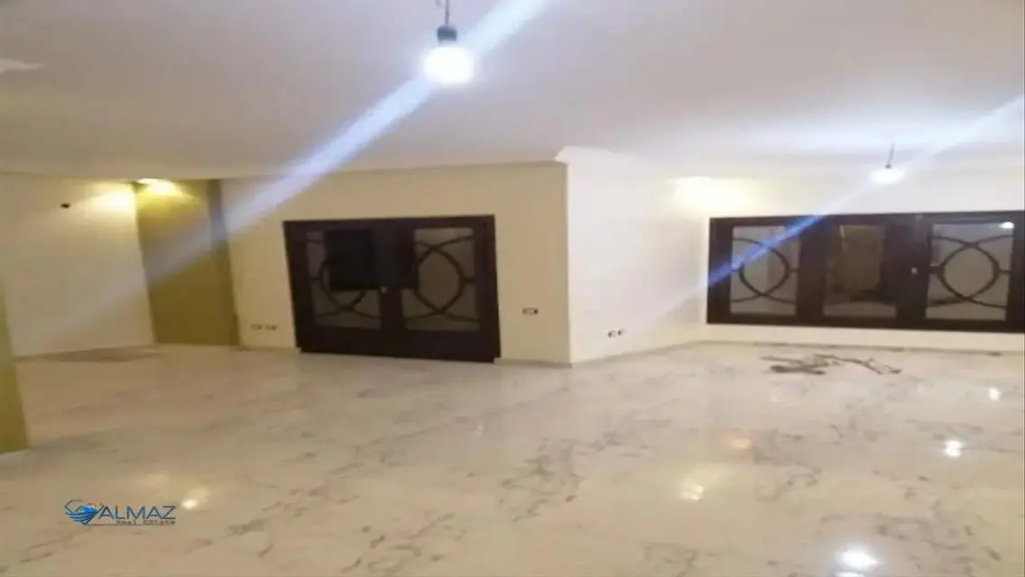 شقة فاخرة للإيجار في موقع متميز