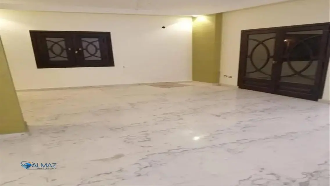 شقة فاخرة للإيجار في موقع متميز