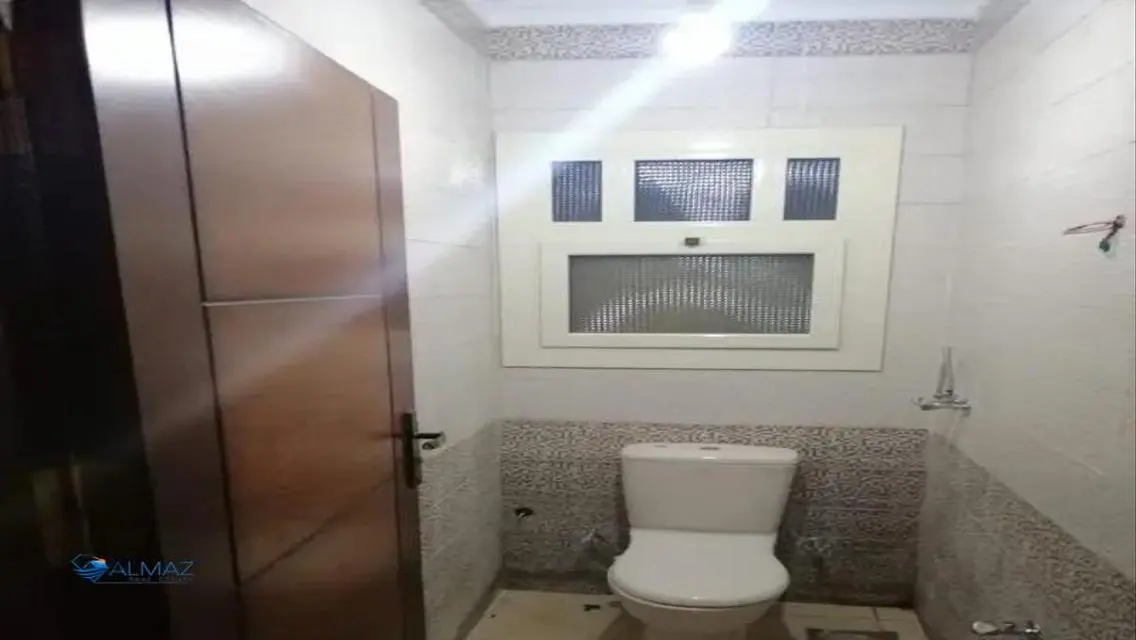 شقة فاخرة للإيجار في موقع متميز