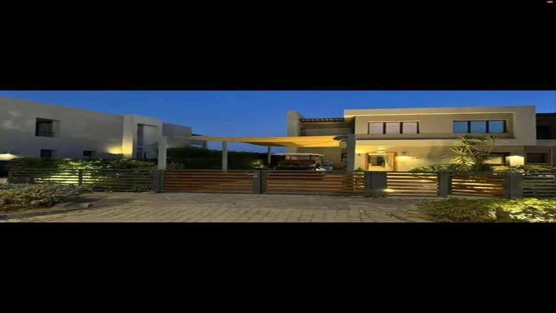 Luxury Apartment with Private Garden and Pool