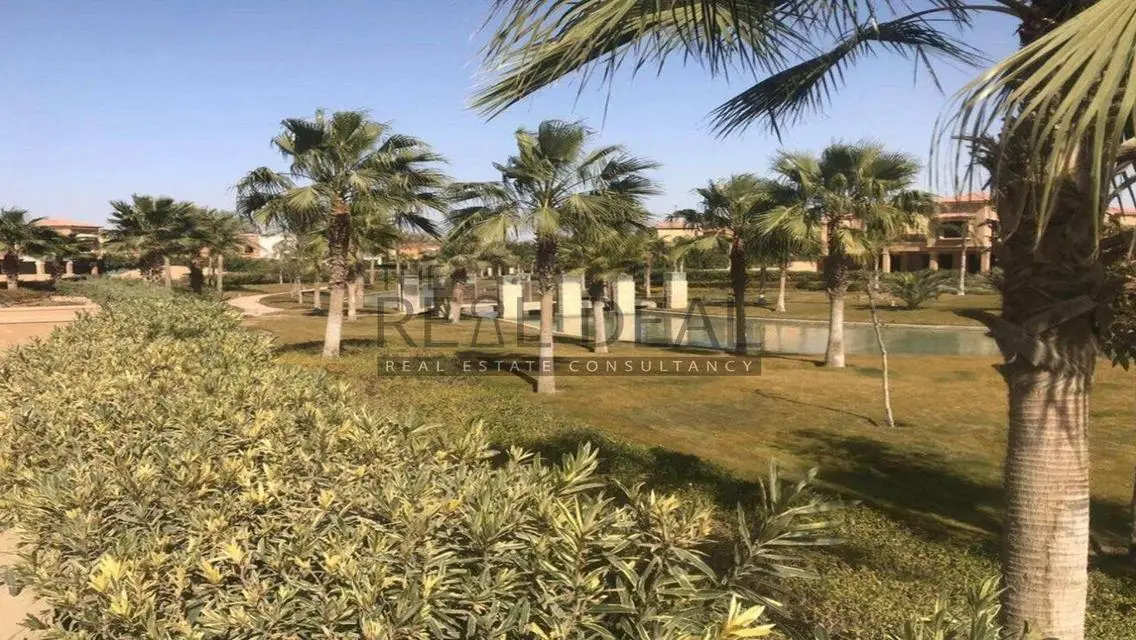 فيلا فاخرة في سوان ليك بمساحة ضخمة