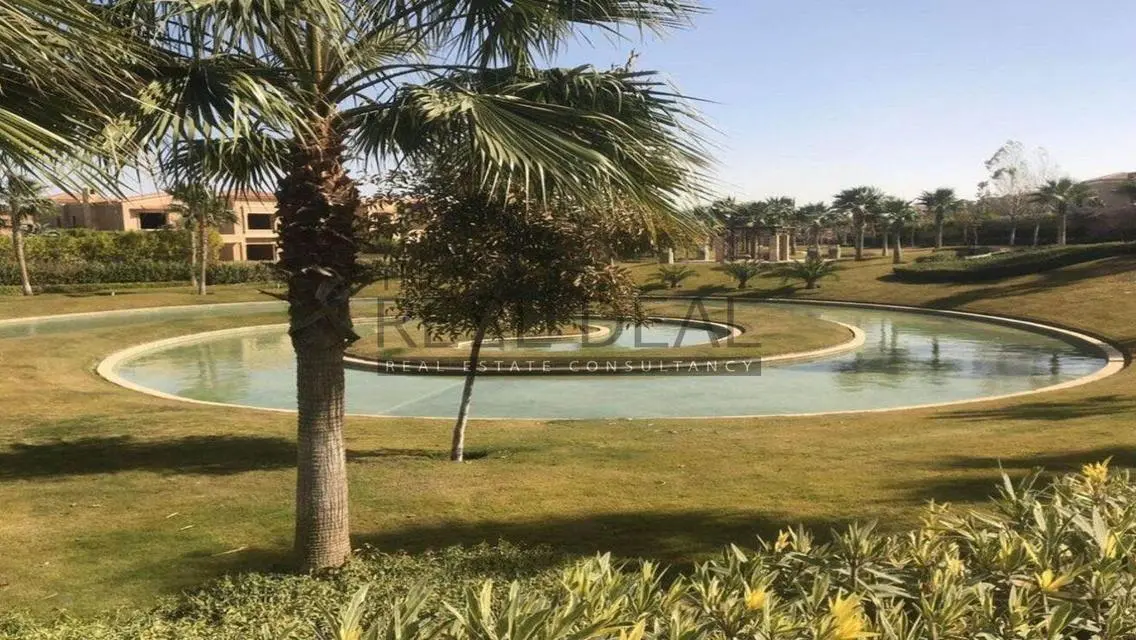 فيلا فاخرة في سوان ليك بمساحة ضخمة
