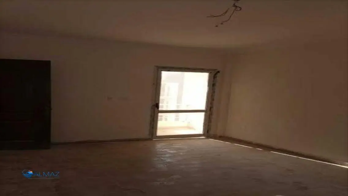 Luxurious Apartment for Sale in S5224
