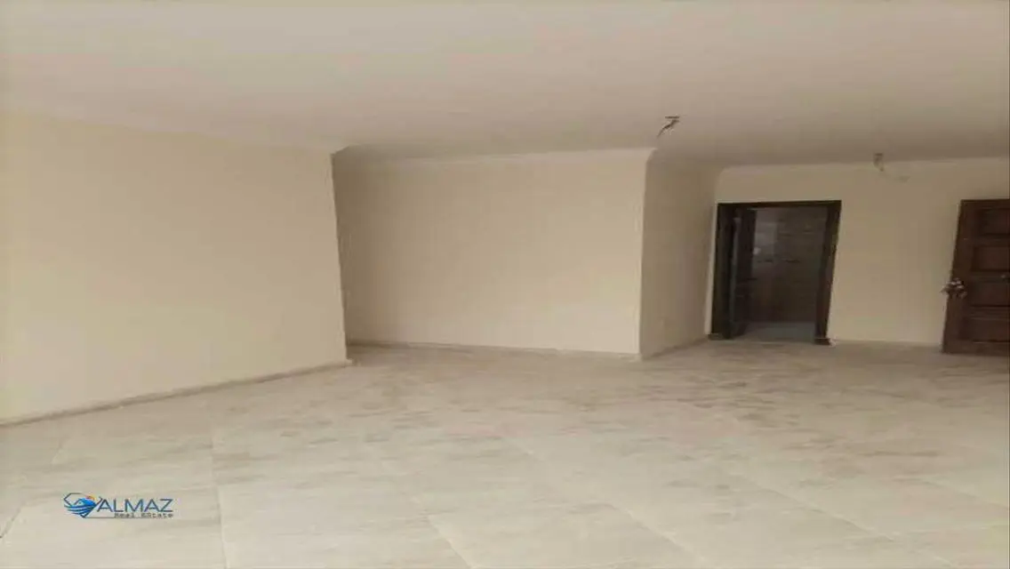 Luxurious Apartment for Sale in S5224
